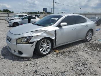  Salvage Nissan Maxima