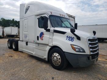  Salvage Freightliner Cascadia 1