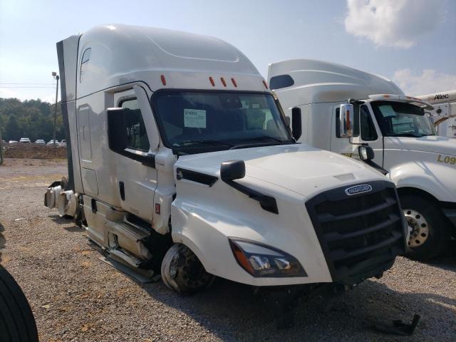  Salvage Freightliner Cascadia 1