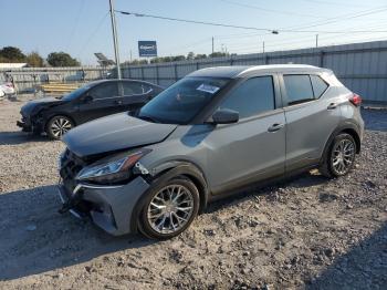  Salvage Nissan Kicks