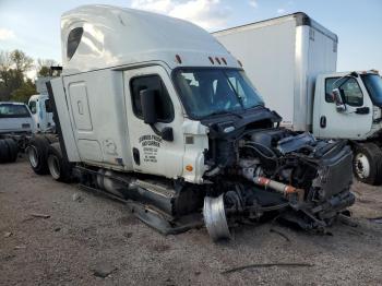  Salvage Freightliner Cascadia 1