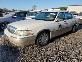  Salvage Lincoln Towncar