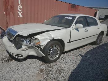  Salvage Lincoln Towncar