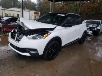  Salvage Nissan Kicks