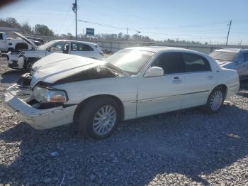  Salvage Lincoln Towncar