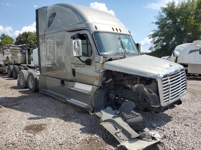  Salvage Freightliner Cascadia 1