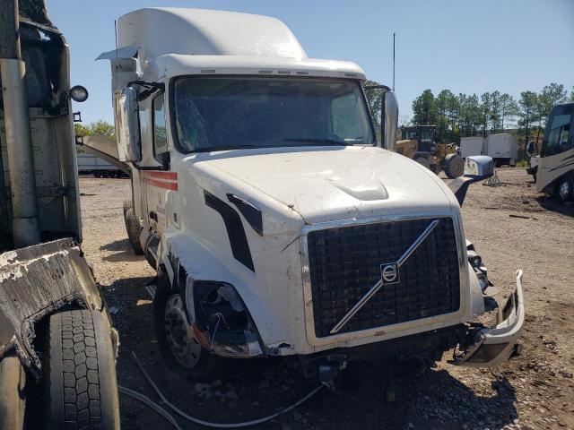  Salvage Volvo Vn