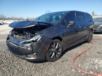  Salvage Chrysler Pacifica