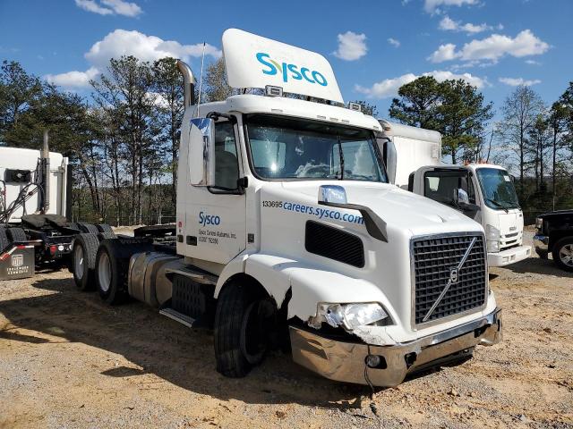  Salvage Volvo Vnm
