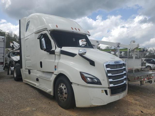  Salvage Freightliner Cascadia 1