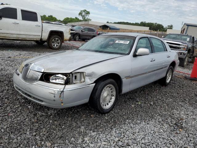  Salvage Lincoln Towncar