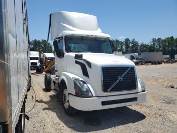  Salvage Volvo Vnl