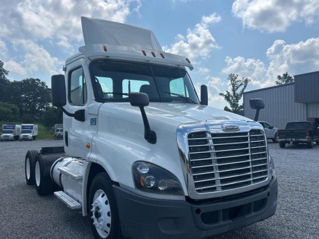  Salvage Freightliner Cascadia 1