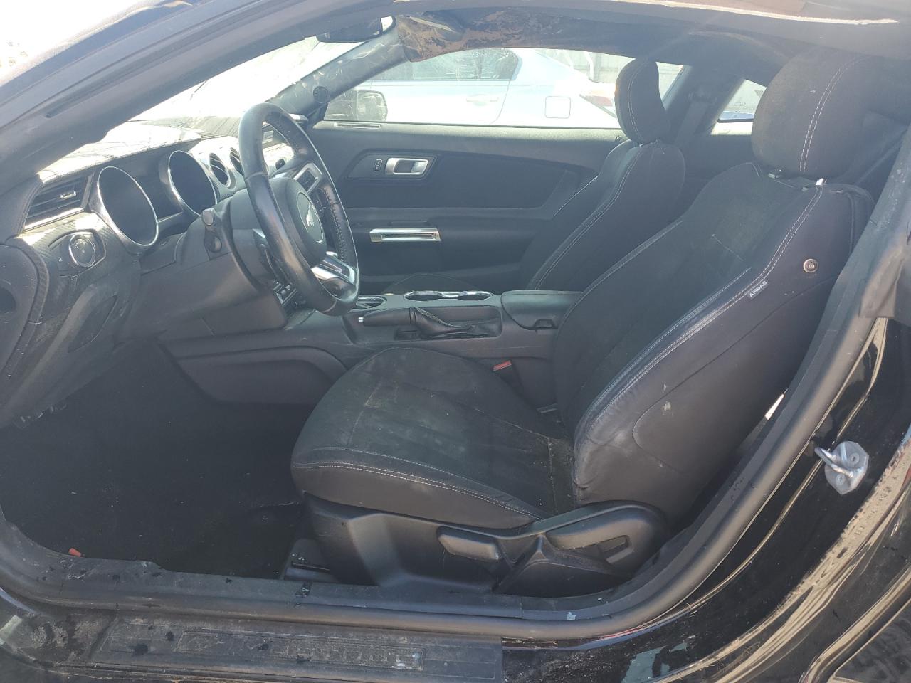 Ford Mustang Image 9