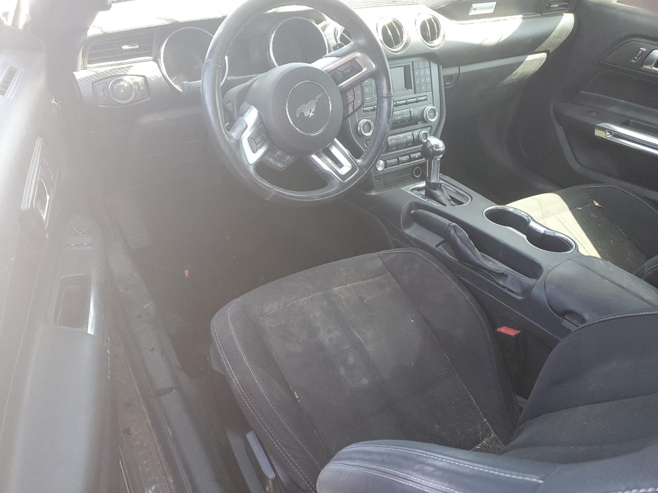 Ford Mustang Image 2