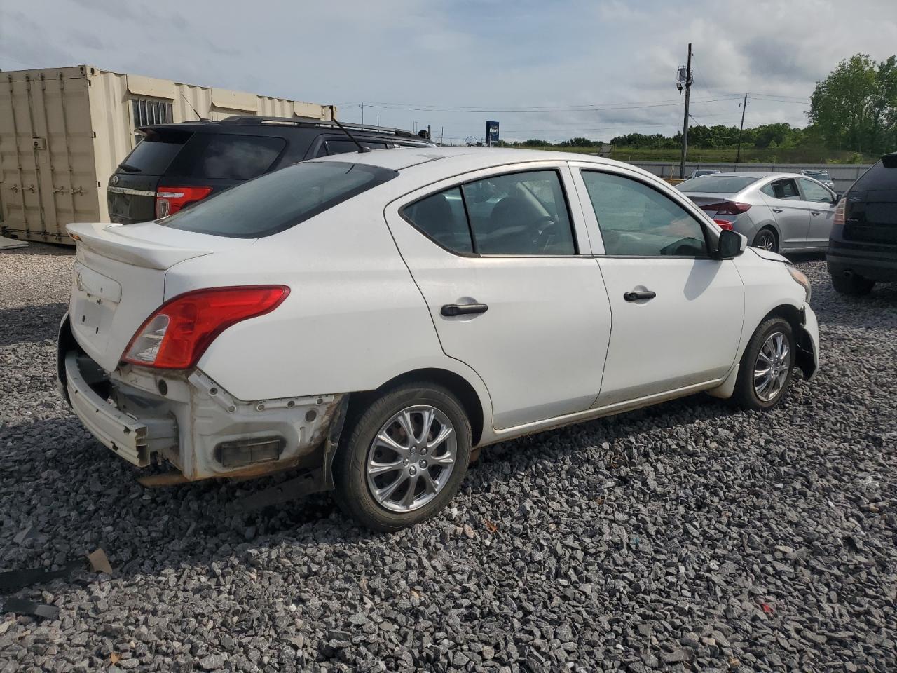 Nissan Versa S Image 8