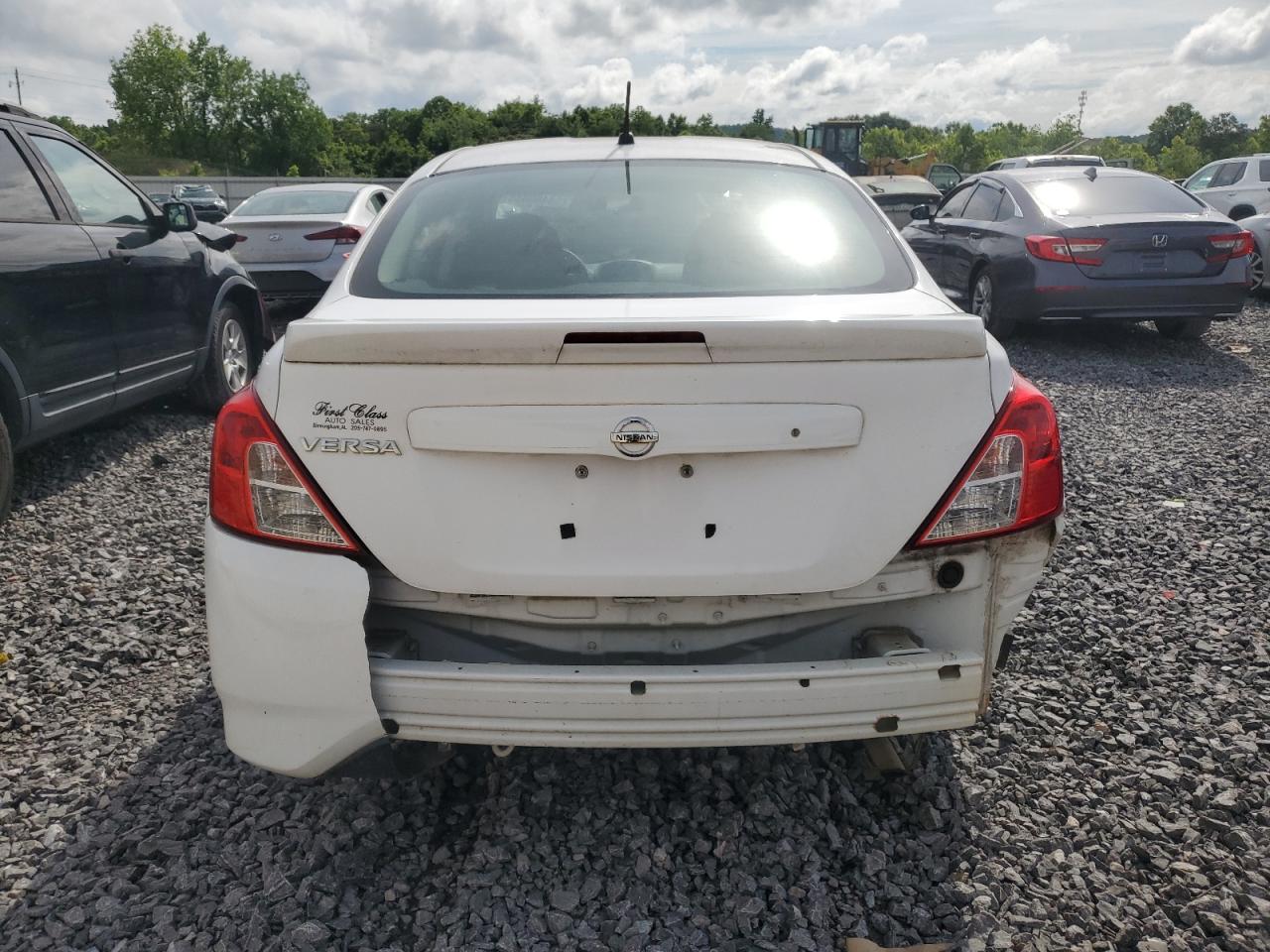 Nissan Versa S Image 9