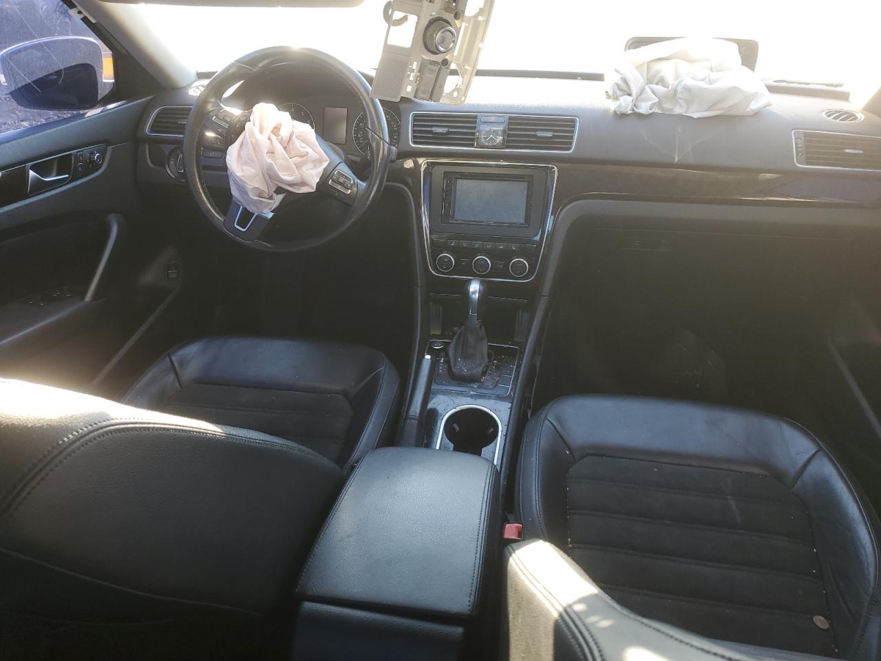 Volkswagen Passat Sel Image 8