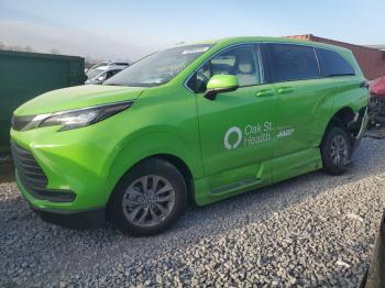  Salvage Toyota Sienna