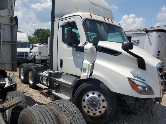  Salvage Freightliner Cascadia 1