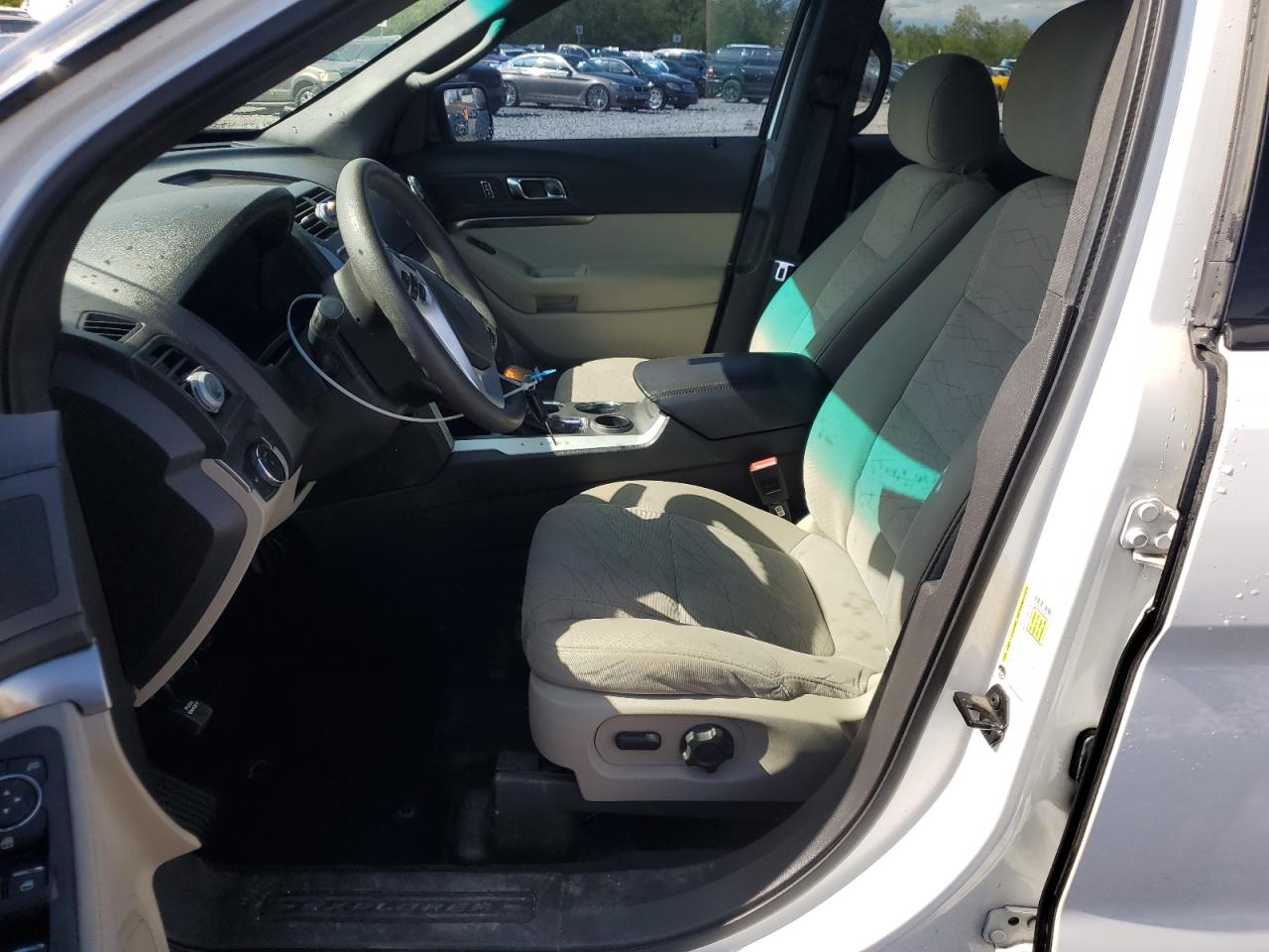 Ford Explorer Image 11