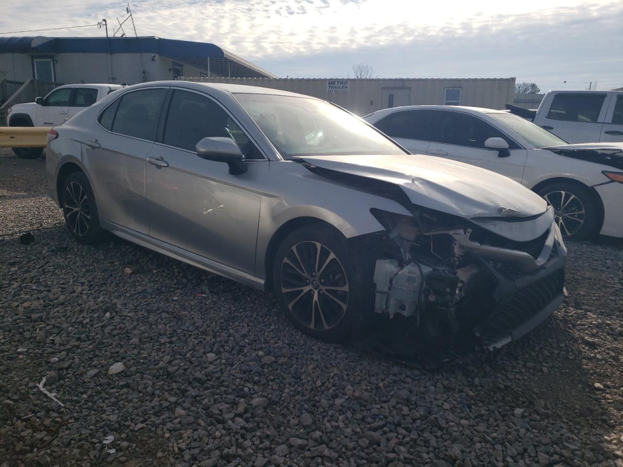 Toyota Camry L Image 8