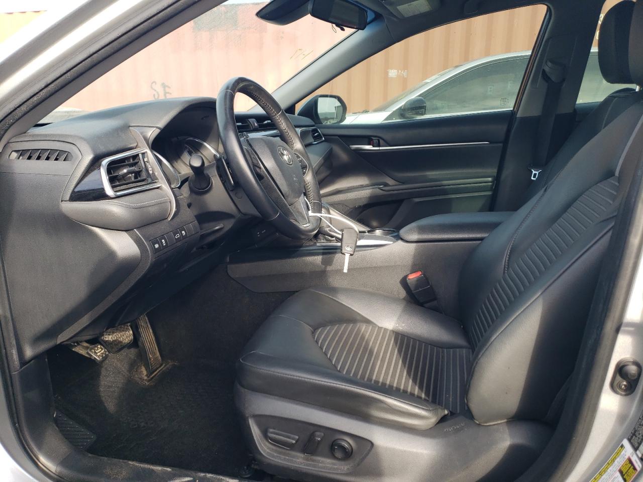 Toyota Camry L Image 3