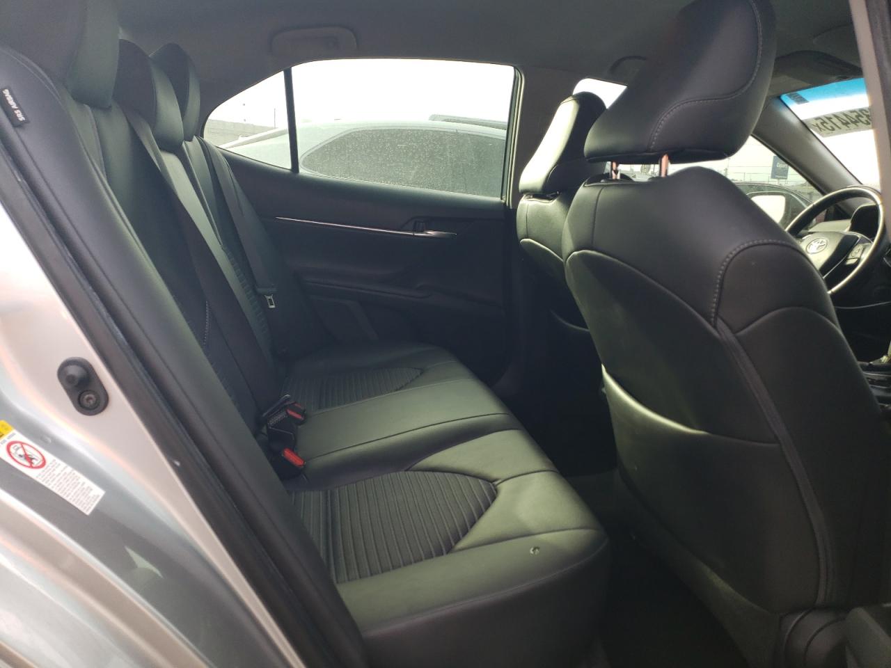 Toyota Camry L Image 9