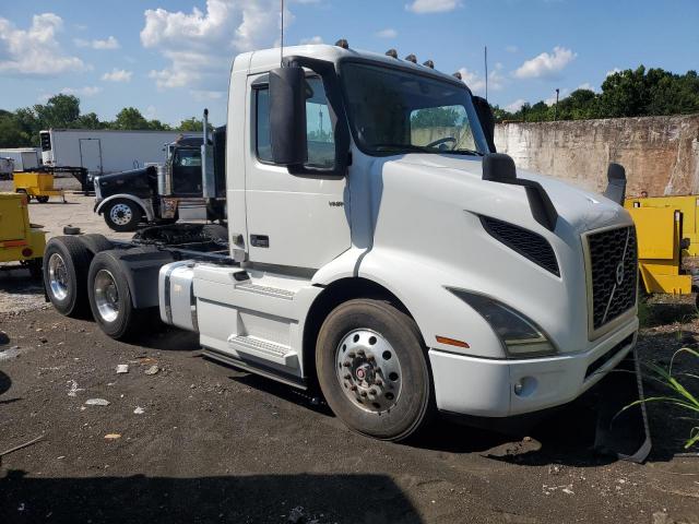  Salvage Volvo Vnr