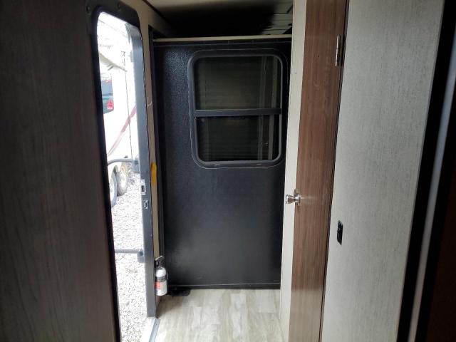 Aeroliner Trailer Image 3