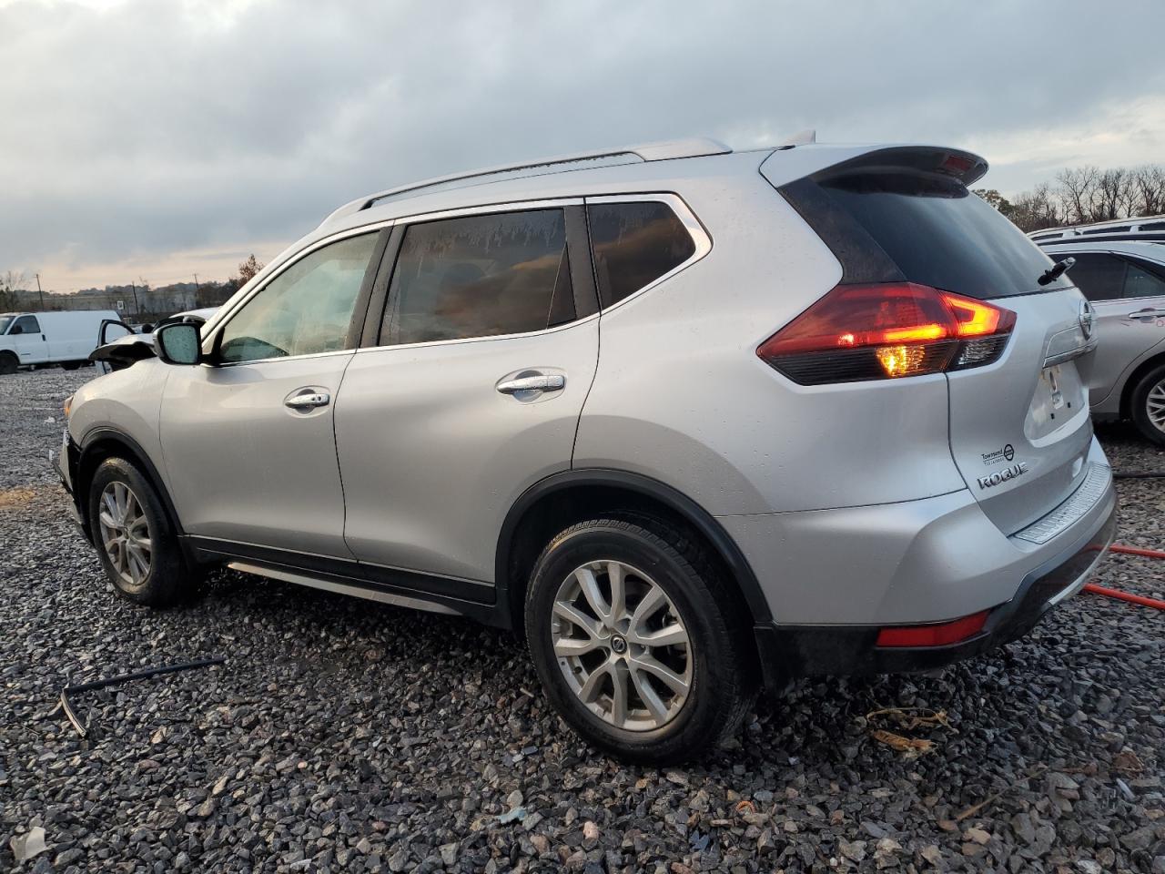 Nissan Rogue S Image 6