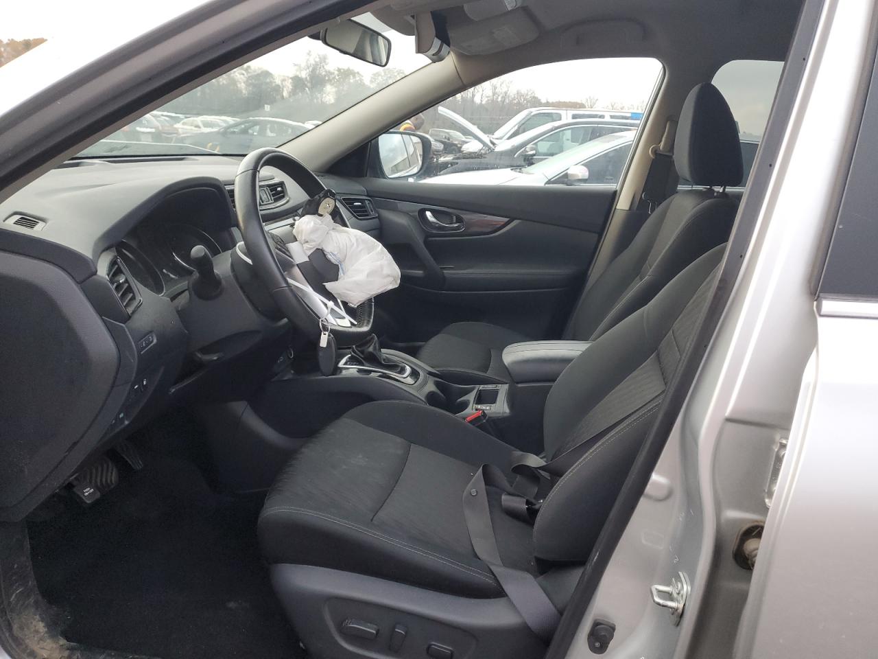 Nissan Rogue S Image 4