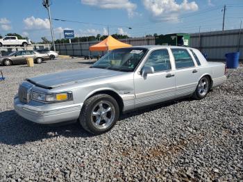  Salvage Lincoln Towncar