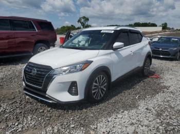  Salvage Nissan Kicks