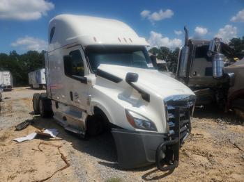  Salvage Freightliner Cascadia 1