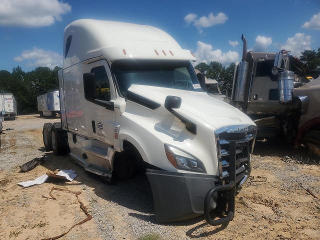  Salvage Freightliner Cascadia 1