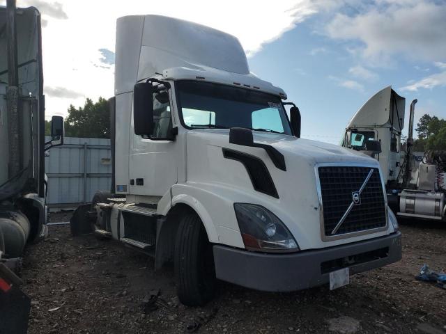  Salvage Volvo Vnl
