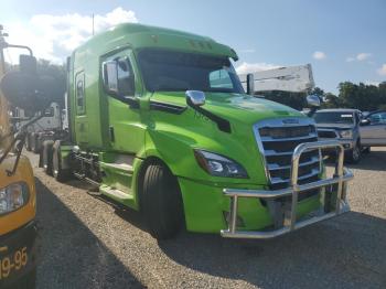  Salvage Freightliner Cascadia 1