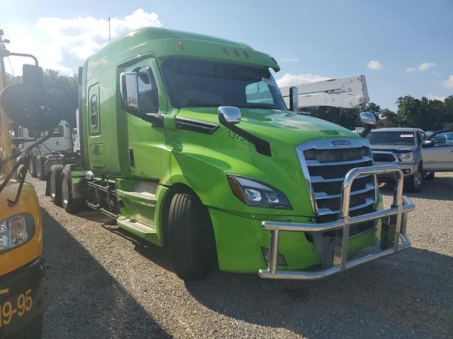  Salvage Freightliner Cascadia 1