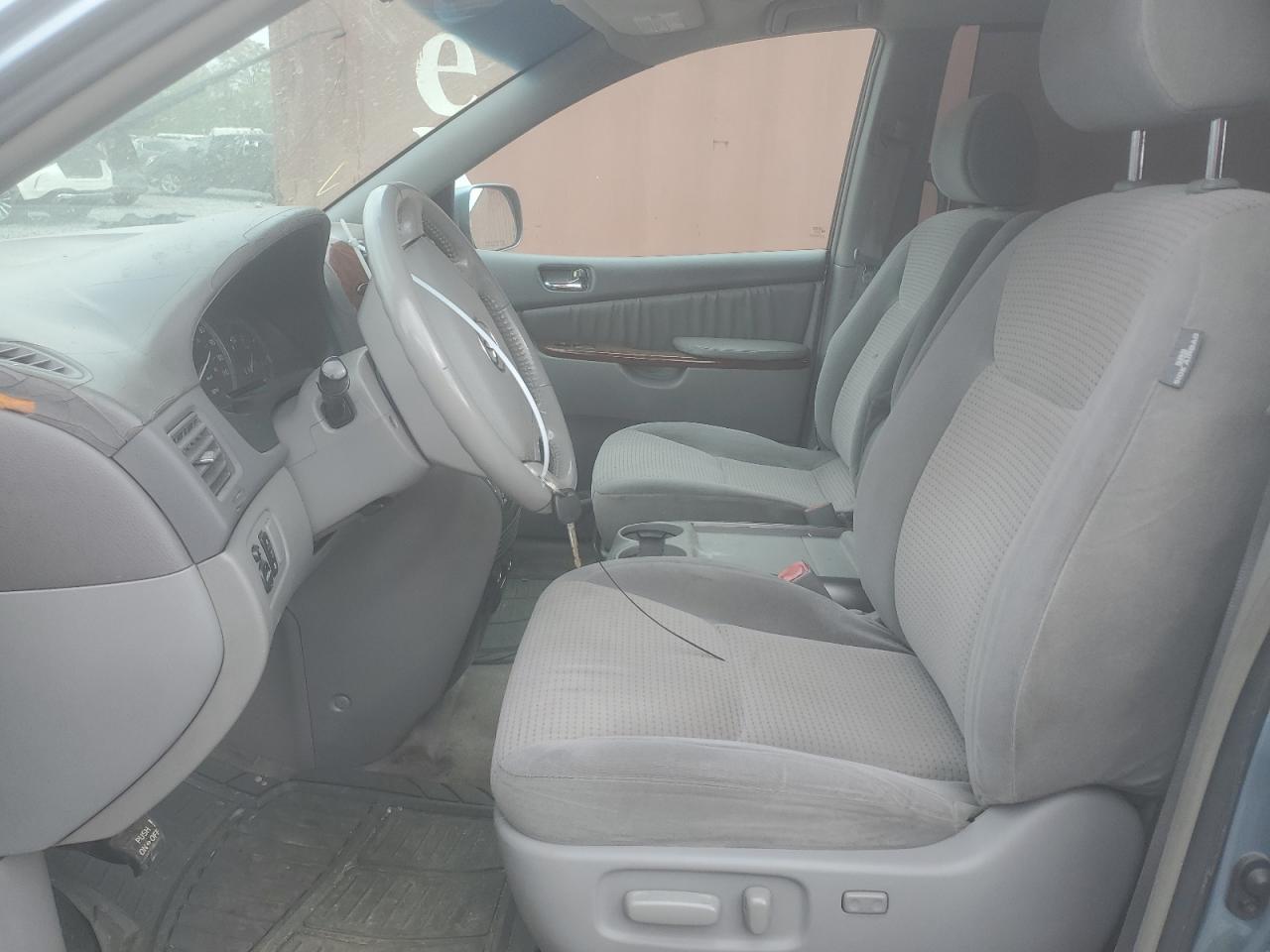 Toyota Sienna Xle Image 6