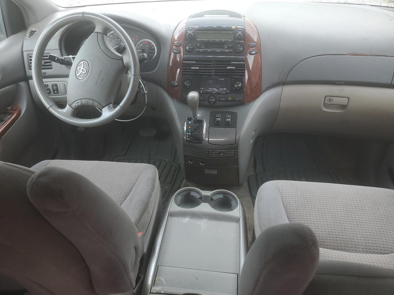Toyota Sienna Xle Image 12