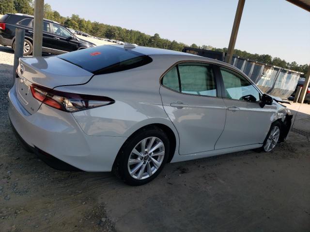 Toyota Camry Le Image 10