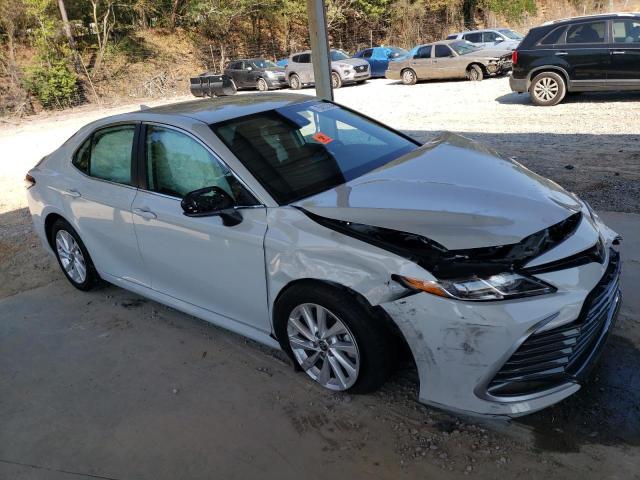 Toyota Camry Le Image 5