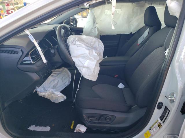 Toyota Camry Le Image 6