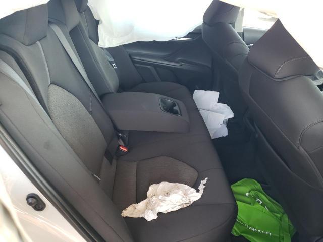 Toyota Camry Le Image 3