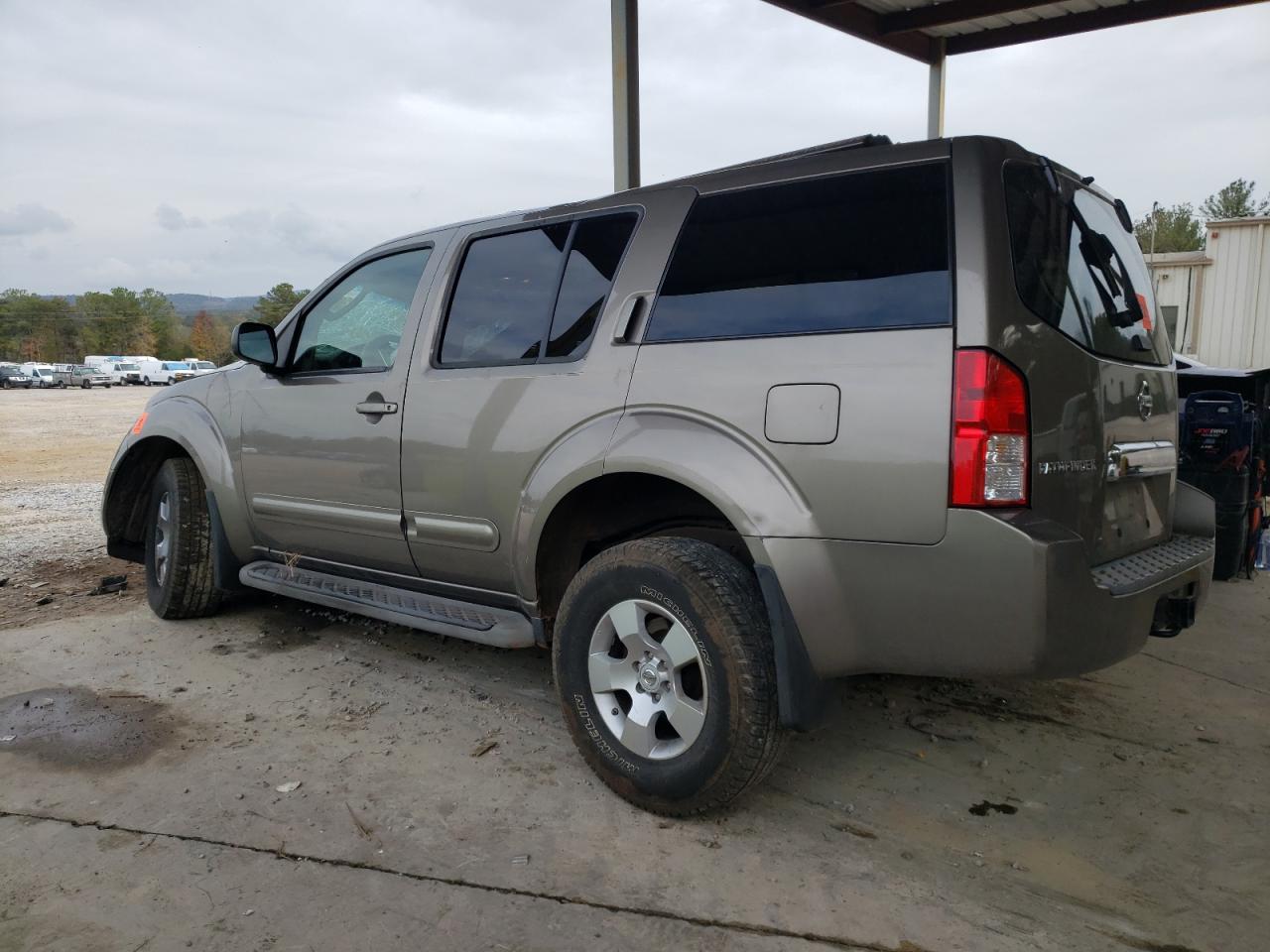 Nissan Pathfinder Le Image 2