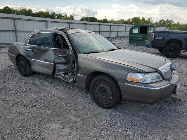 Lincoln Towncar Signature Image 5