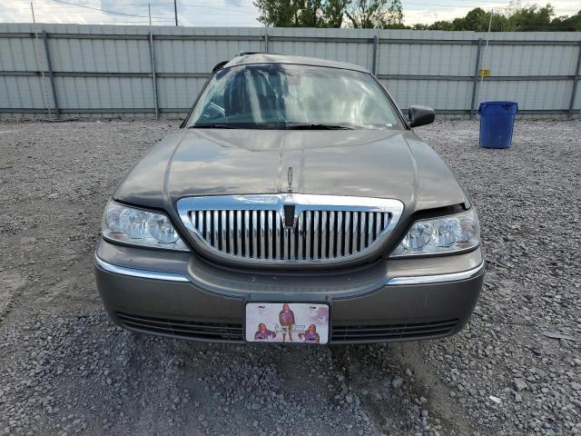 Lincoln Towncar Signature Image 12