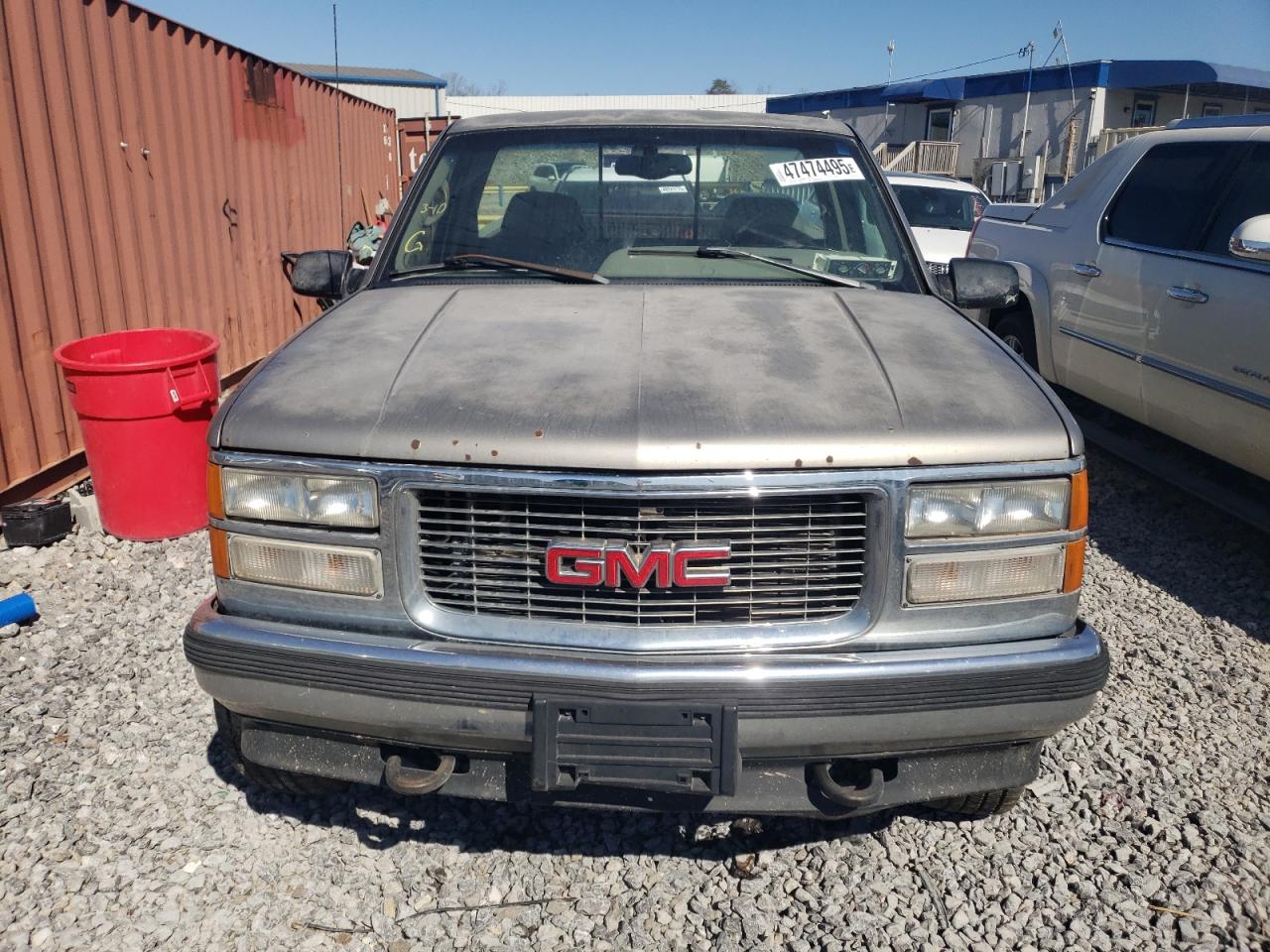GMC Sierra K2500 Image 9