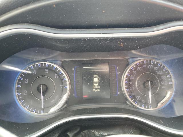 Chrysler 200 Limited Image 8